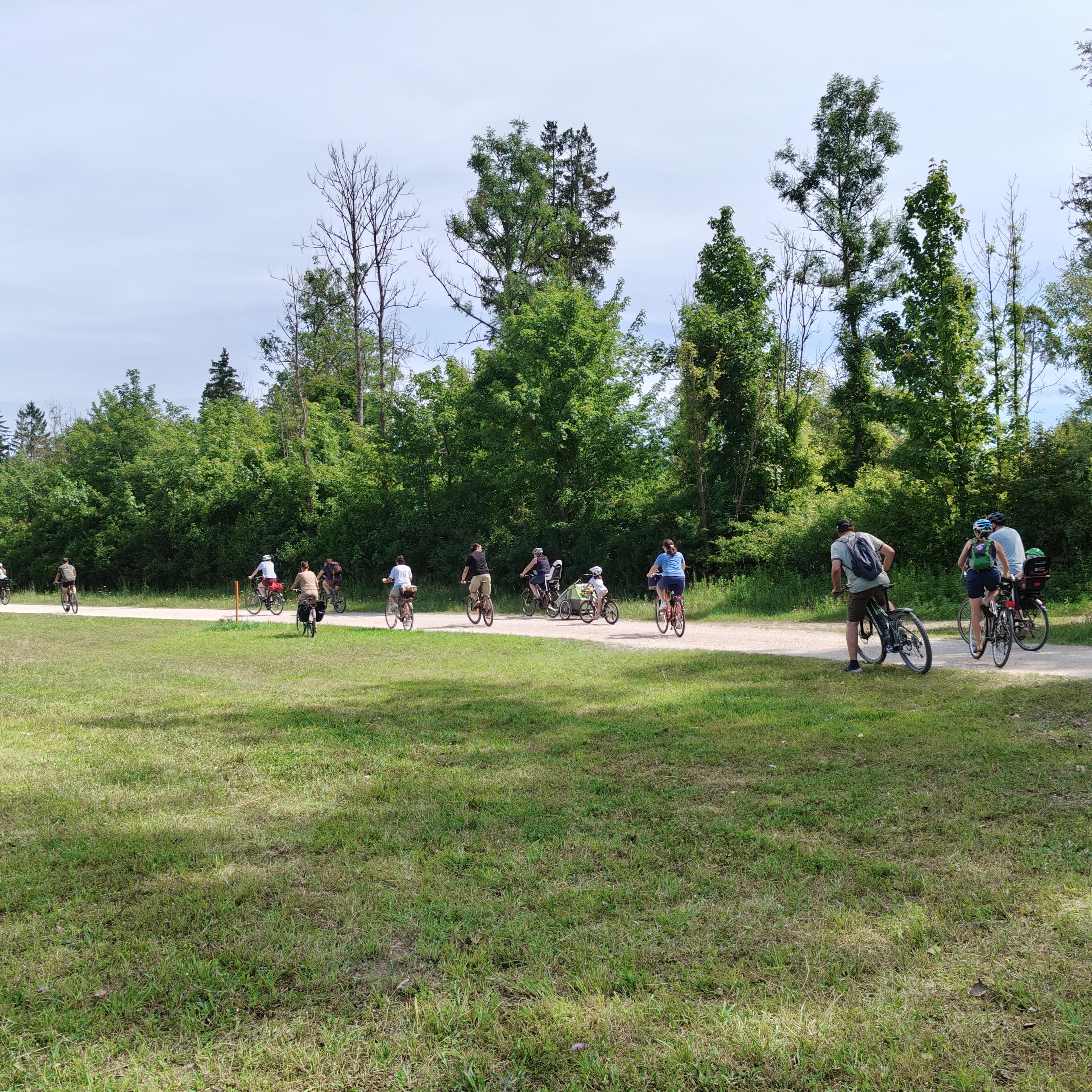 CubeFour Mitarbeiter beim Radelausflug an der Wertach